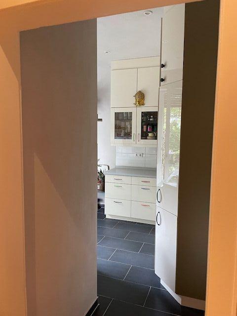 Rarität mit gr. Garten in D.-Oberkassel ! Renovierte 2-3 Z.-Wohnung in bester Lage v. D.-Oberkassel mit Garten - Einbauküche - Keller