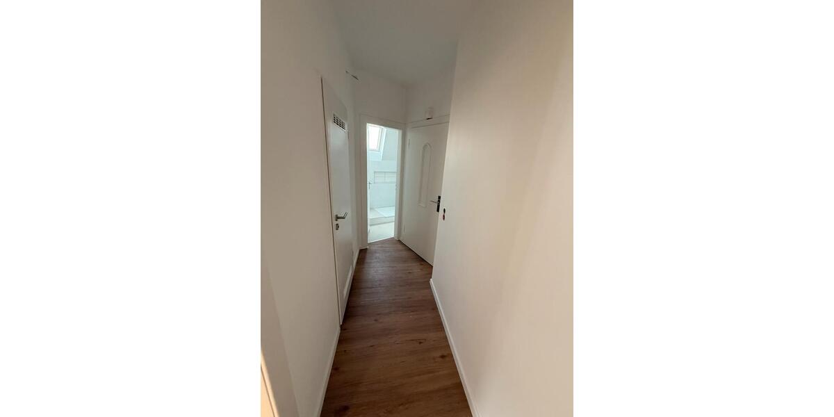 Dachgeschoßwohnung Wuppertal Arrenberg - 2 Zimmer, 62 m&sup2;, 685&euro; | Angebot:25850345