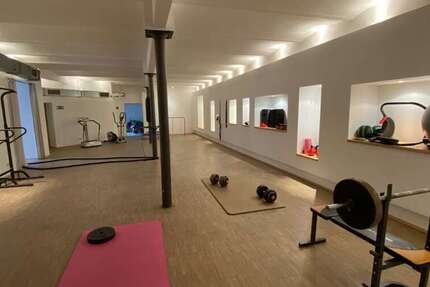 Halle in Düsseldorf 2.150 € 200 m²