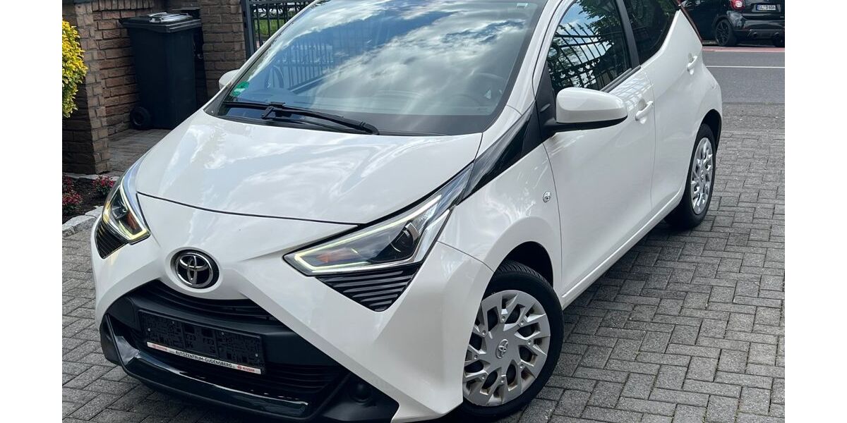 Toyota Aygo (X) 135.600 km 7.700 &euro; Bergisch Gladbach 51469