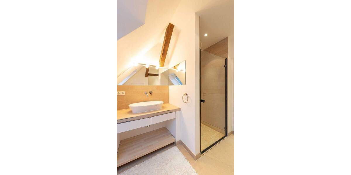 Einfamilienhaus Düsseldorf Gerresheim - 6 Zimmer, 195 m&sup2;, 4.640&euro; | Angebot:24610026