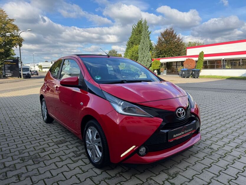 Toyota Aygo (X) 56.645 km 10.990 € Köln 50859