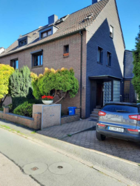 Kleine DG Wohnung in bester Lage von Frohnhausen zu vermieten zimmer