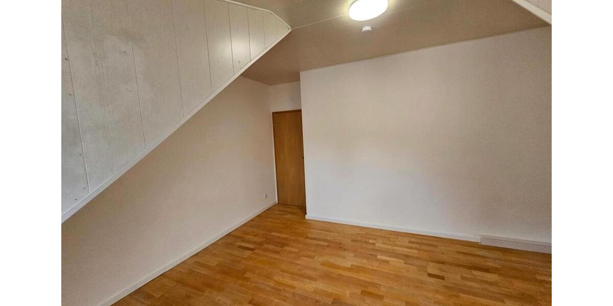 Dachgeschoßwohnung Solingen Aufderhöhe - 4 Zimmer, 85 m&sup2;, 930&euro; | Angebot:27603836