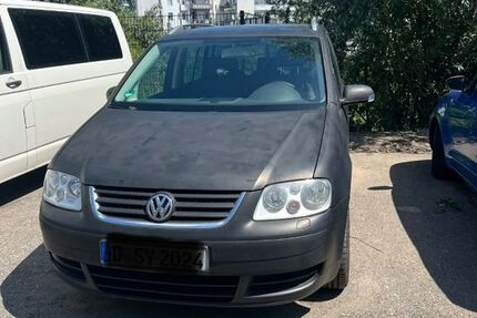 VW Touran 157.500 km 2.500 &euro; Düsseldorf 40227