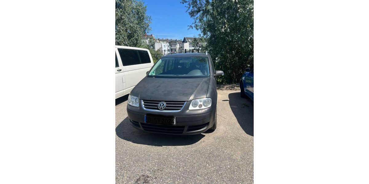 VW Touran 157.500 km 2.500 &euro; Düsseldorf 40227