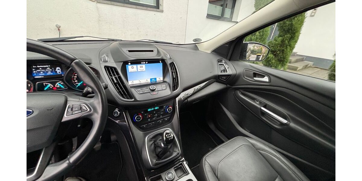 Ford Kuga 68.700 km 13.600 &euro; Köln 50858