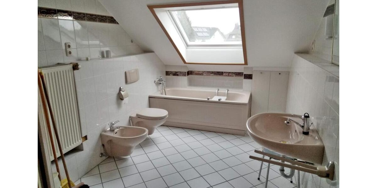 Dachgeschoßwohnung Leverkusen Bürrig - 3 Zimmer, 82 m&sup2;, 750&euro; | Angebot:26485668