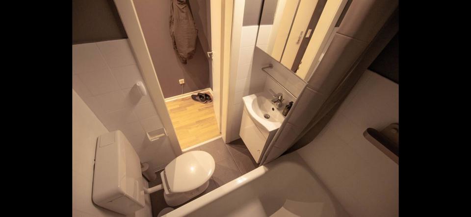 Etagenwohnung Düsseldorf Stadtbezirk 3 - 1 Zimmer, 30 m&sup2;, 1.080&euro; | Angebot:25993006