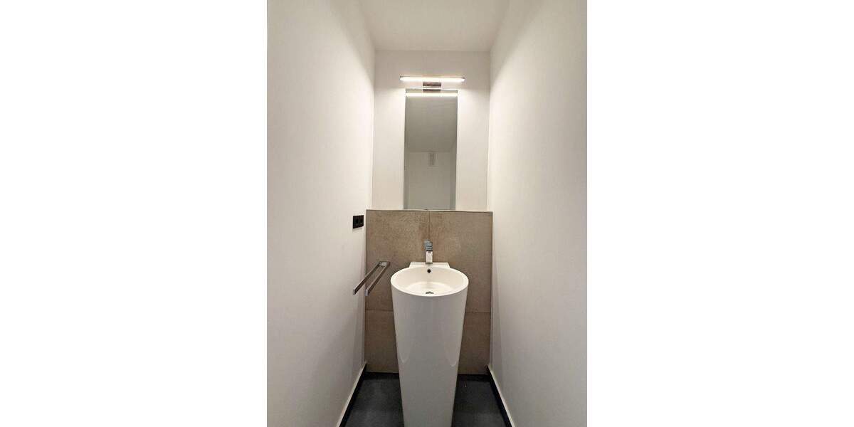 Etagenwohnung Düsseldorf Oberkassel - 2 Zimmer, 82 m&sup2;, 1.790&euro; | Angebot:24713021