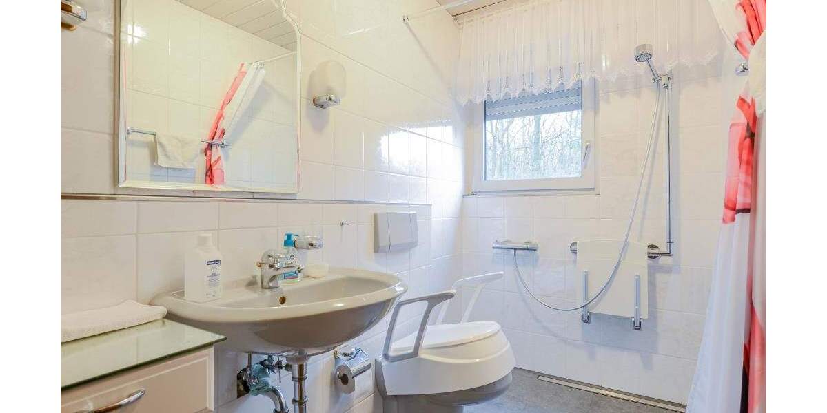 Mehrfamilienhaus, Wohnhaus Leverkusen Lützenkirchen - 6 Zimmer, 146 m&sup2;, 550.000&euro; | Angebot:25822680