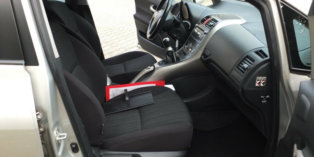 Toyota Auris 1.6i BLACK WEEK 25: SOL ALLE INSPEKTIONEN GA 174.885 km 4.908 € Köln 50858