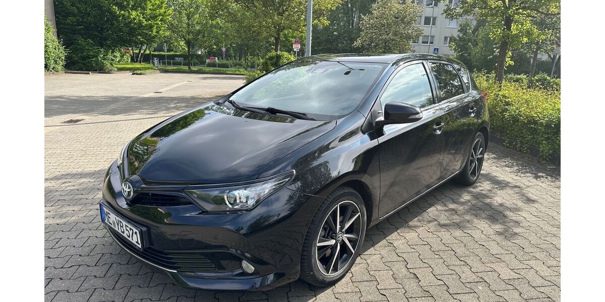 Toyota Auris 124.500 km 14.900 &euro; Monheim 40789