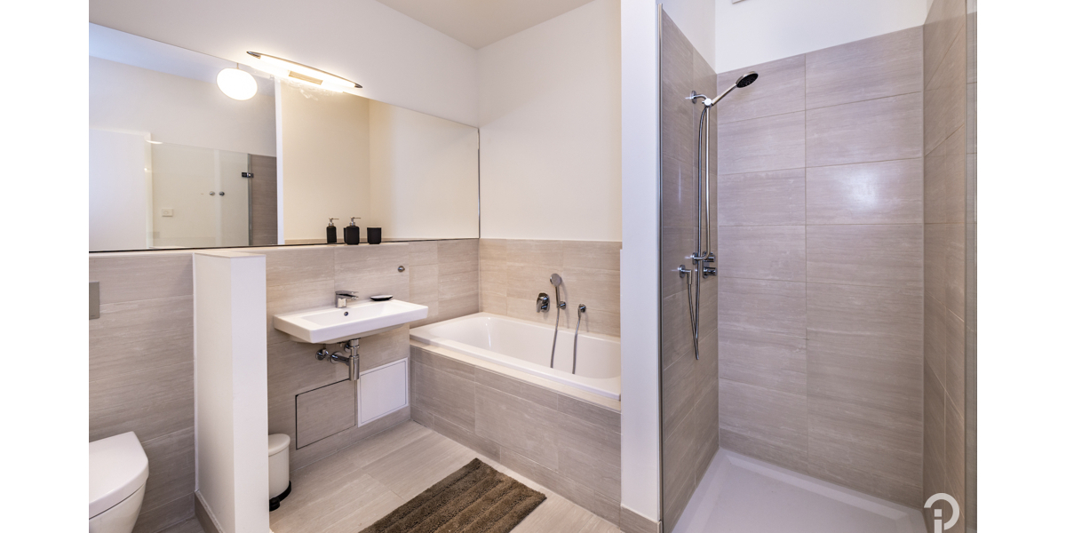 Wohnen in hochwertigem Ambiente mit internationalem Flair. Möblierte 2 Zimmer-Dachterrassen-Wohnung - Einfamilienhaus Düsseldorf Heerdt | Angebot:26645368