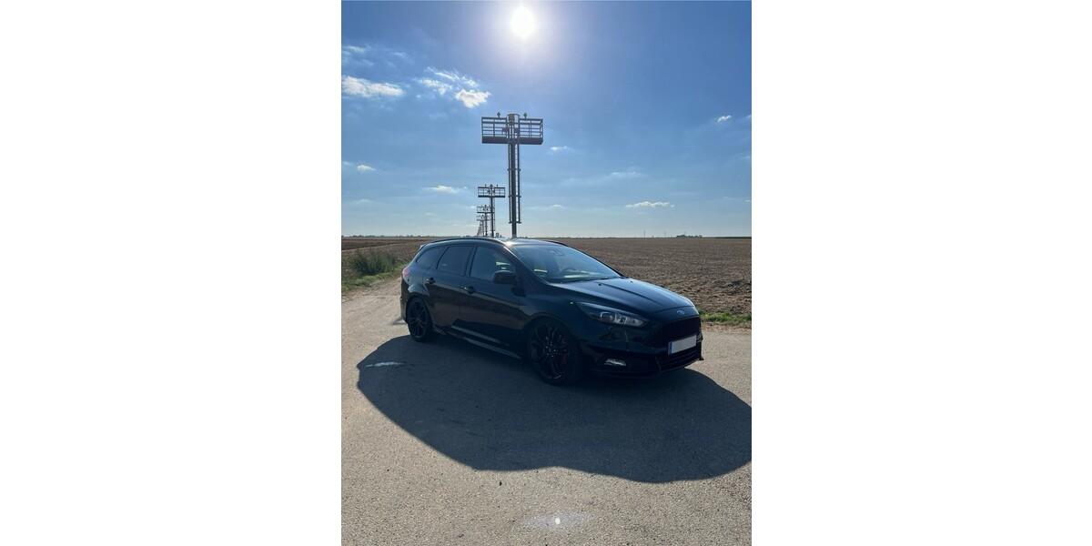 Ford Focus 79.900 km 17.800 € Köln 50667