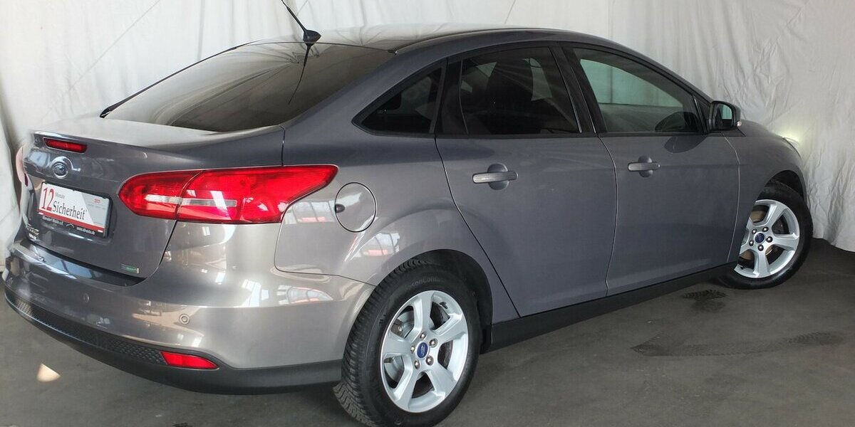 Ford Focus BLACK WEEK 25: KLIMAUTOMATIK PARKPILOT 118.919 km 6.908 € Köln 50858