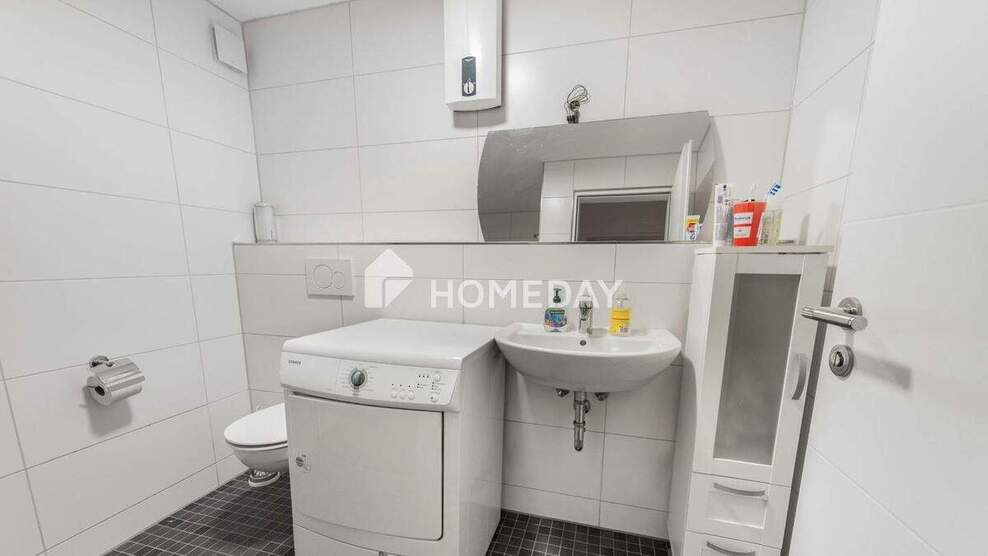 Helle 2-Zimmer-Hochparterrewohnung - frisch saniert, Stellplatz & Keller inklusive 2 zimmer