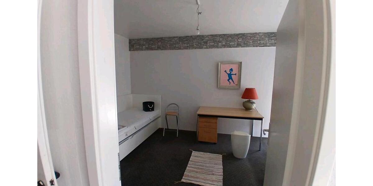 Etagenwohnung Neuss Augustinusviertel - 5 Zimmer, 130 m&sup2;, 650&euro; | Angebot:24514721