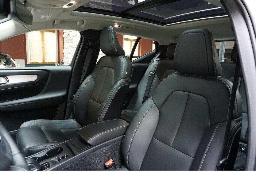 Volvo XC40 AWD Momentum Pano Leder 360° AHK H&K 83.559 km 26.900 € Wuppertal 42327