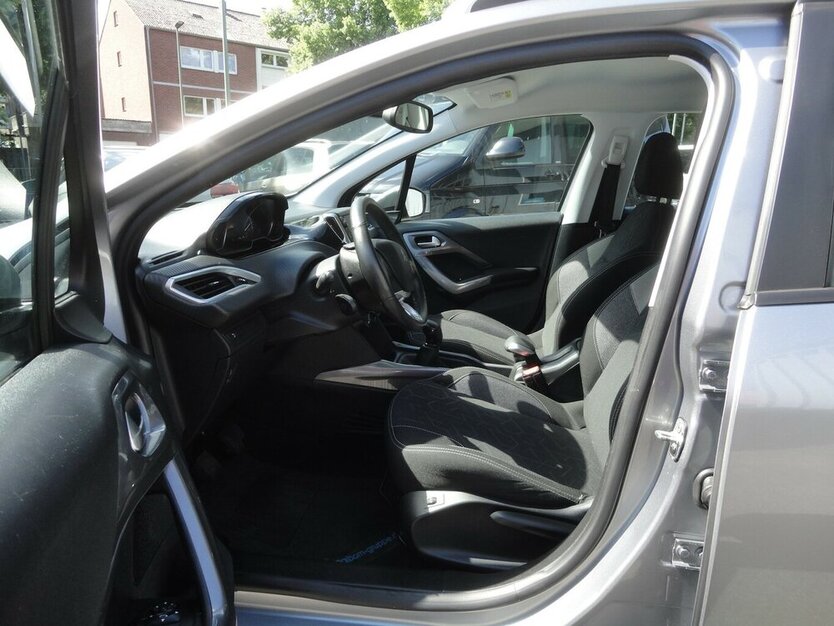 Peugeot 2008 Active 1,2 Klima SHZ PDC Allwetter 60.000 km 8.990 € Neuss 41462