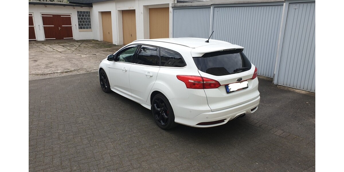Ford Focus 106.000 km 14.950 € Solingen 42651