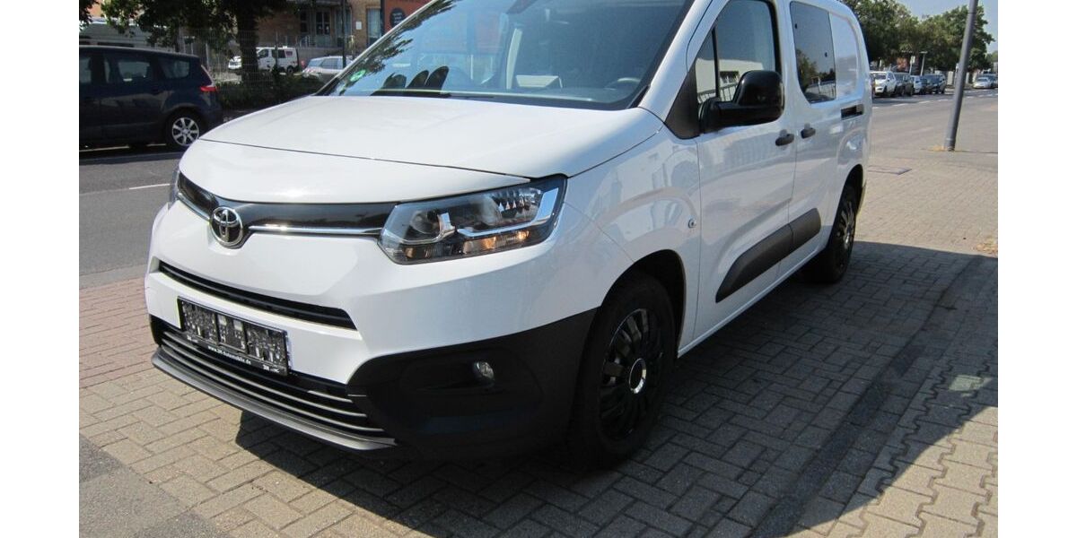 Toyota Proace City 163.200 km 12.990 &euro; Köln 51105