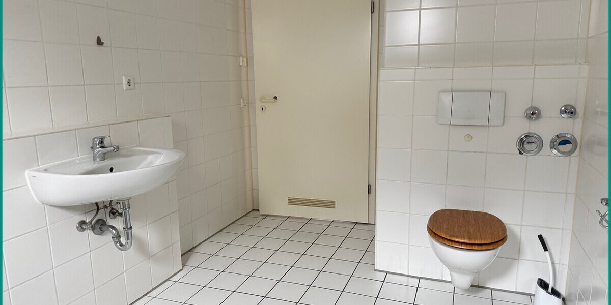 DREIFAMILIENHAUS IM STADTZENTRUM VON REMSCHEID – 2 WOHNEINHEITEN VERMIETET – MÖGLICHKEIT ZUM EIGENNUTZ - Mehrfamilienhaus, Wohnhaus Remscheid Alt-Remscheid | Angebot:27258853