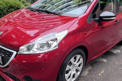 Peugeot 208 61.000 km 4.950 &euro; Hilden 40721