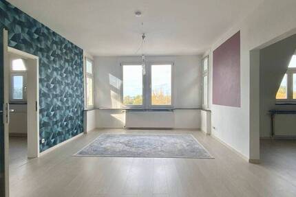 Modernisierte Wohnung mit Einbauküche und Stellplatz in zentraler Lage 4 zimmer