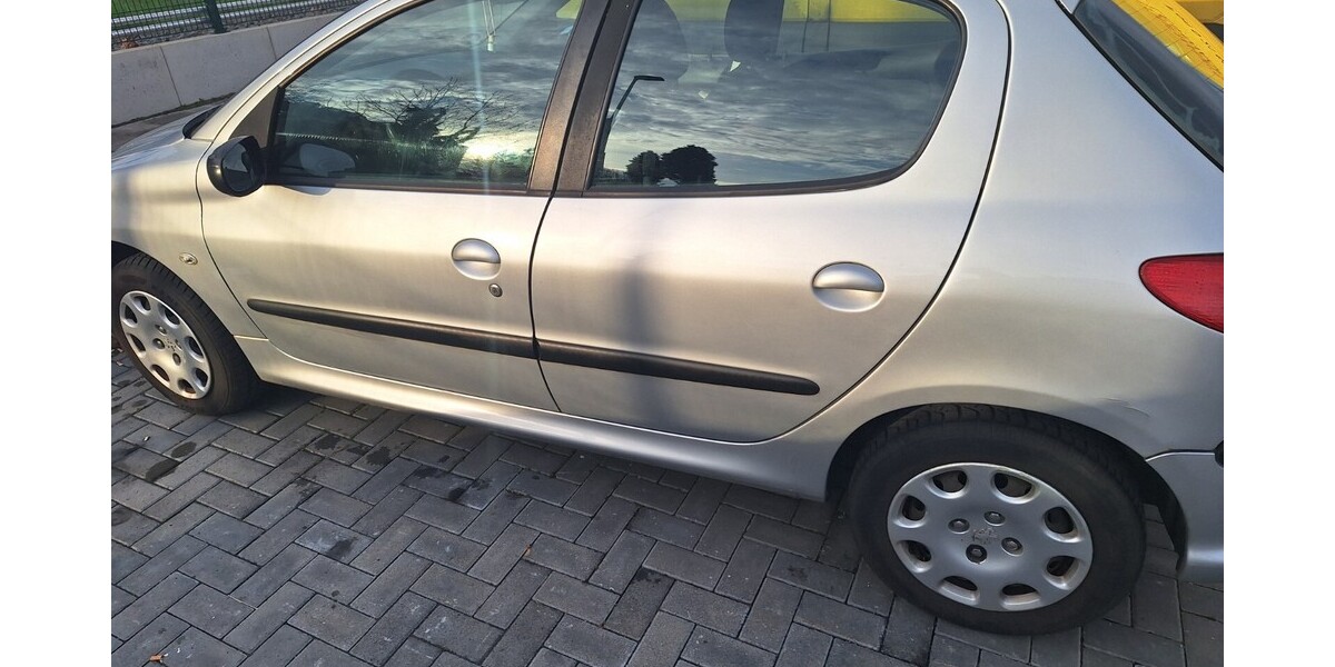 Peugeot 206 198.656 km 2.000 € Düsseldorf 40213