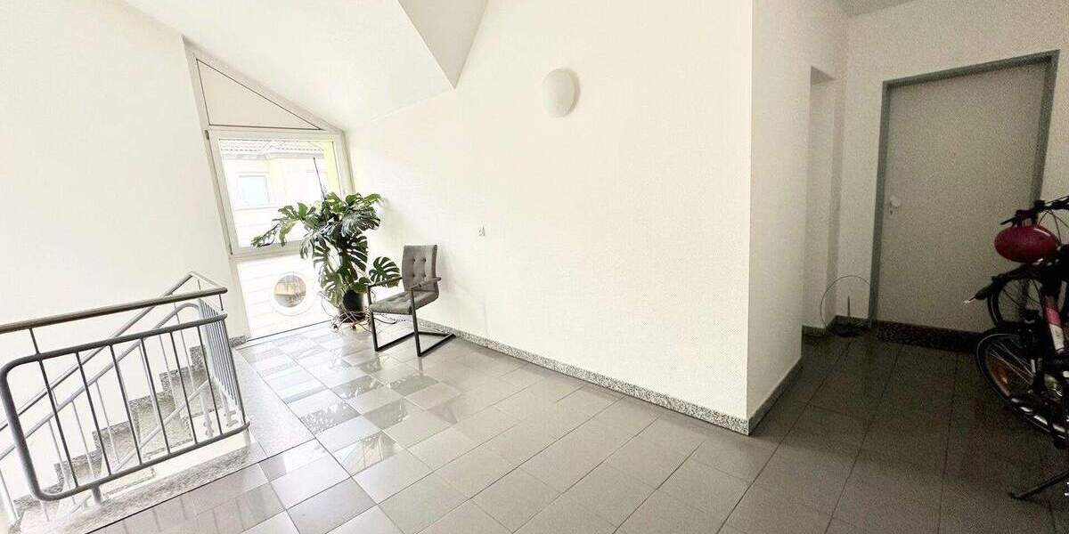 Etagenwohnung Velbert Mitte - 3 Zimmer, 131 m&sup2;, 359.000&euro; | Angebot:25689209