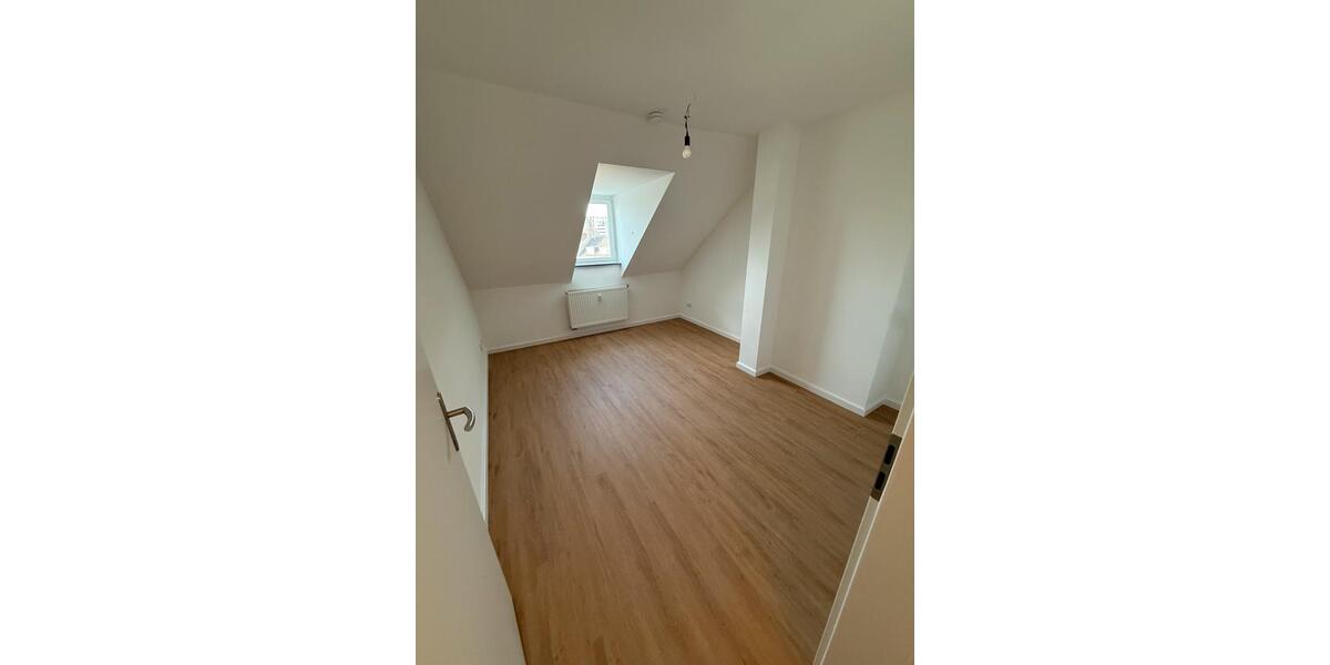 Dachgeschoßwohnung Düsseldorf Oberbilk - 2.5 Zimmer, 49 m&sup2;, 1.000&euro; | Angebot:27594691