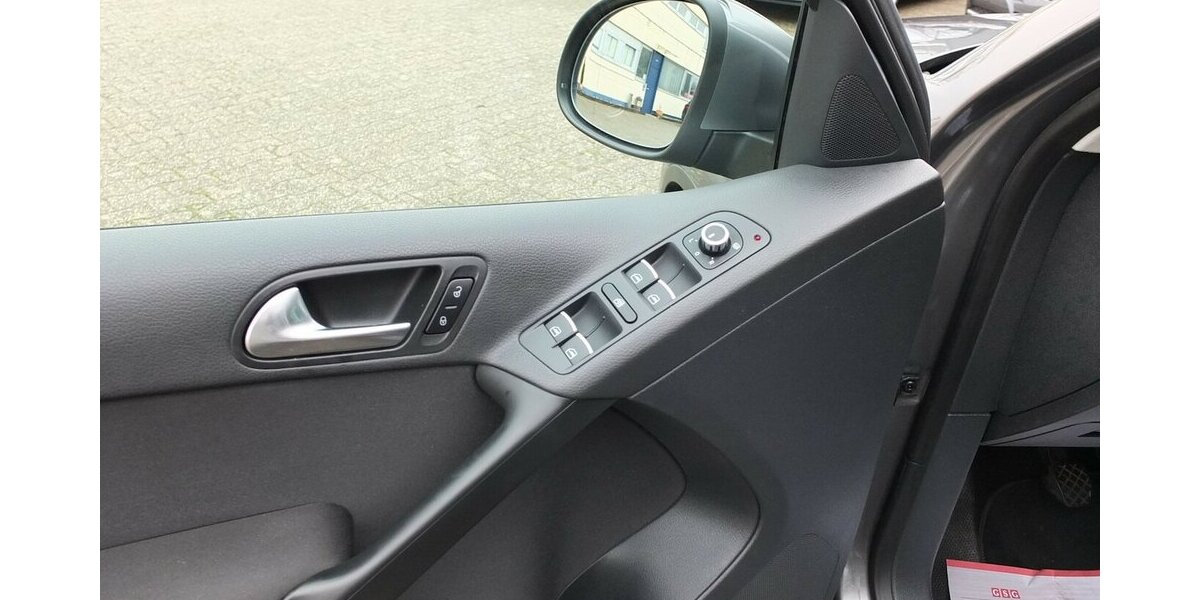 VW Tiguan TEAM orig.ATM ca 52 tkm XENON AHK PARKPILOT 112.432 km 10.908 € Köln 50858