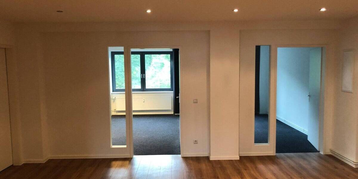 Gewerbeobjekt Düsseldorf Stadtmitte - 4 Zimmer, 125 m&sup2;, 2.500&euro; | Angebot:23953587