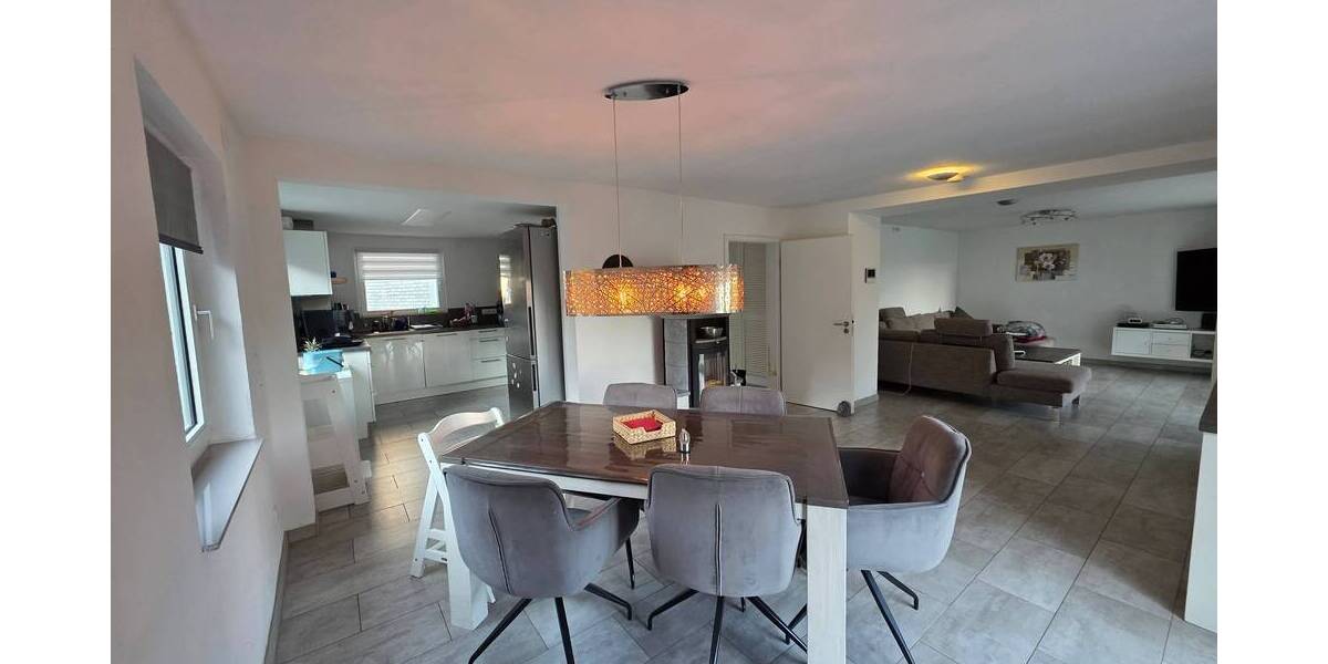 Doppelhaushälfte Velbert Kostenberg - 9 Zimmer, 259 m&sup2;, 650.000&euro; | Angebot:25680192