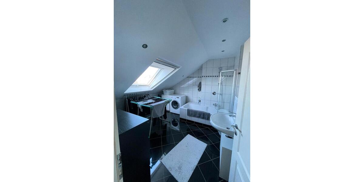 Dachgeschoßwohnung Neuss - 3 Zimmer, 65 m&sup2;, 630&euro; | Angebot:24802453