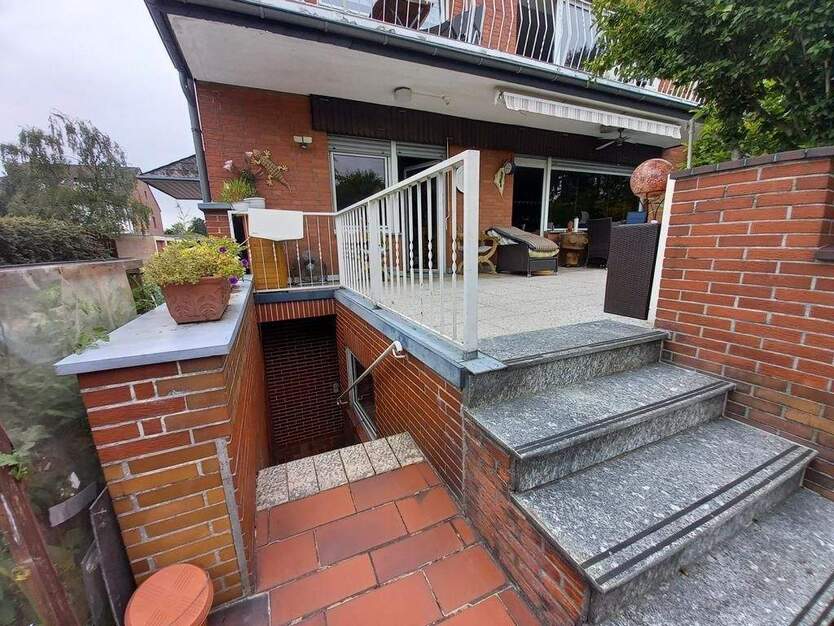 CITYHOUSE: Mehrfamilienhaus solide vermietet mit großem Garten, Keller, Stellplatz und Garage 9 zimmer