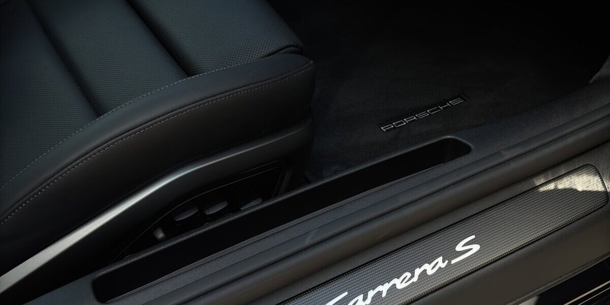 Porsche 992 Carrera S Matrix Bose Carbon HA-Lenk NP209t 5.890 km 172.400 &euro; Wuppertal 42327