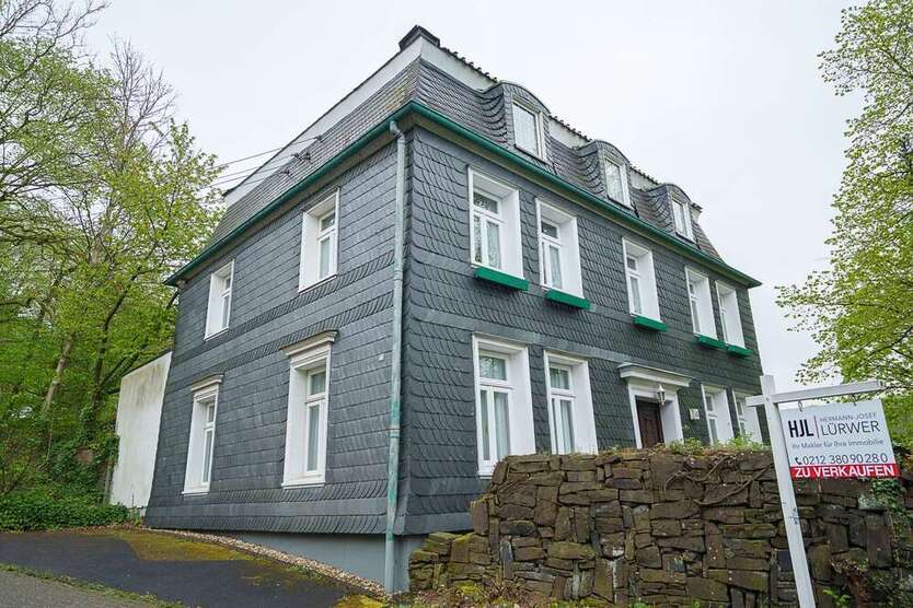 Haus zum Kaufen in Solingen 400.000 € 305 m²