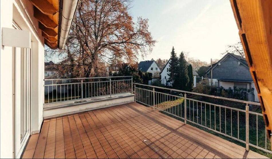 Geräumiges Zweifamilienhaus mit geh. Innenausstattung und schönem Garten in Bergisch Gladbach