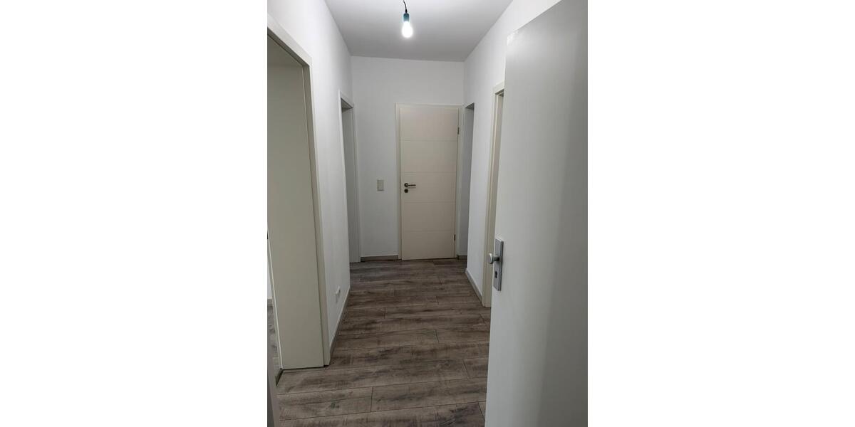 Erdgeschoßwohnung Solingen - 4 Zimmer, 80 m&sup2;, 950&euro; | Angebot:24740022