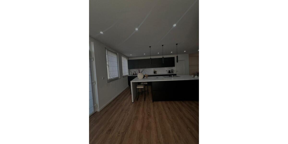 Bungalow Solingen Mitte - 4 Zimmer, 170 m&sup2;, 2.100&euro; | Angebot:27615095
