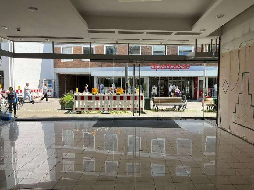 Einzelhandel in Düsseldorf 4.000 € 147 m²
