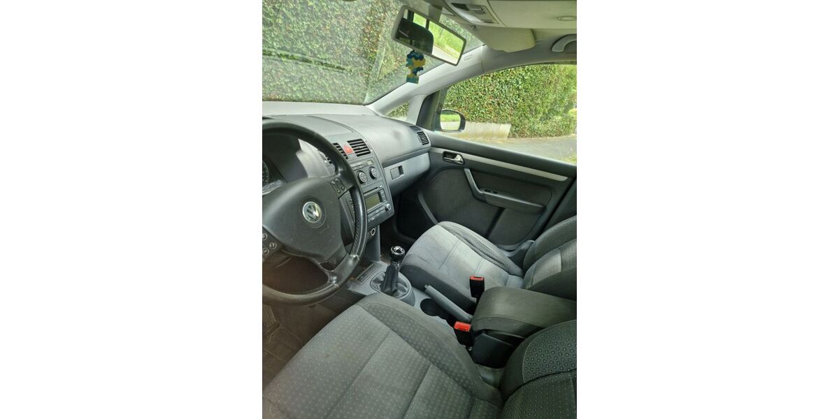 VW Touran 199.207 km 900 &euro; Köln 50858