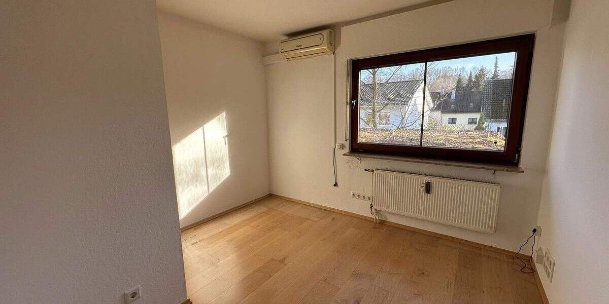 Bungalow Solingen Gräfrath - 6 Zimmer, 236 m&sup2;, 675.000&euro; | Angebot:25755949