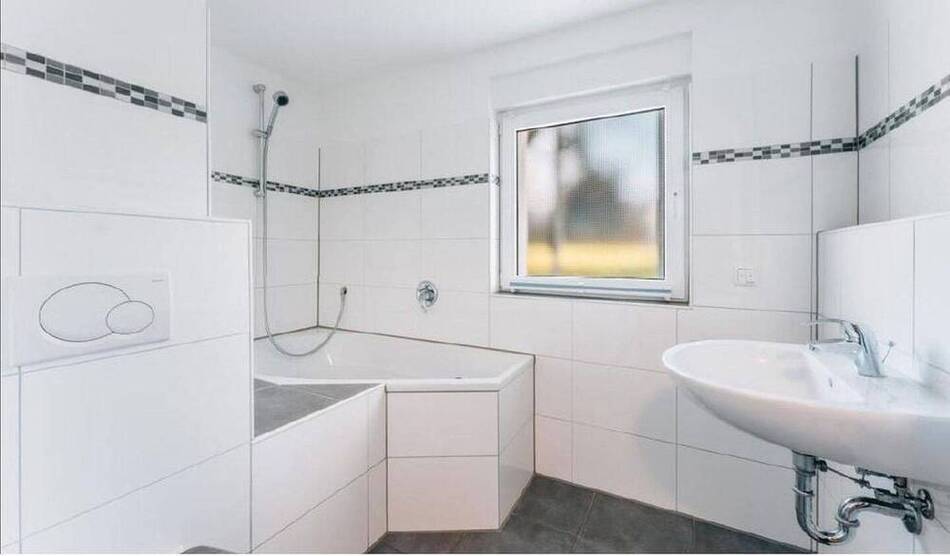 Geräumiges Zweifamilienhaus mit geh. Innenausstattung und schönem Garten in Bergisch Gladbach