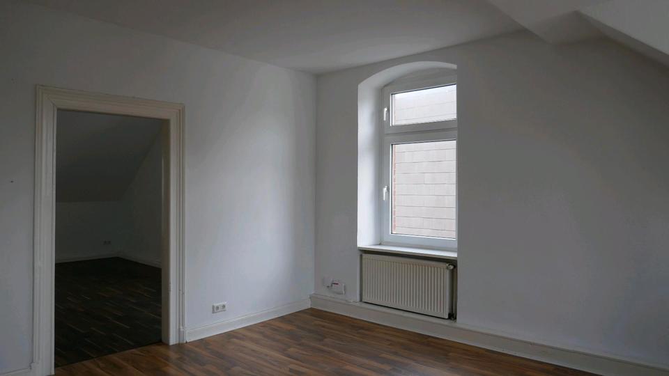Dachgeschoßwohnung Bergisch Gladbach Alt-Frankenforst - 3 Zimmer, 80 m&sup2;, 640&euro; | Angebot:24819802