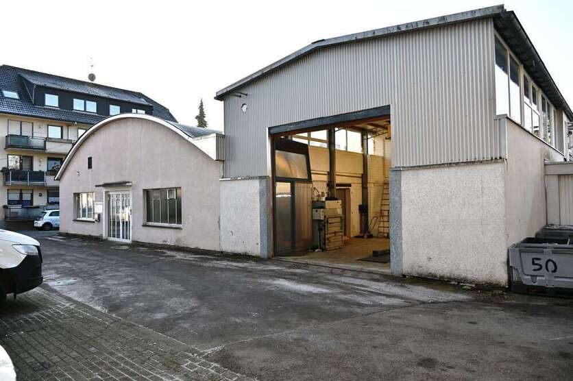 Halle in Solingen 750.000 € 500 m²