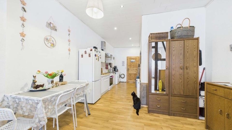 Renditestarkes Paket ca. 6 % - Vier Wohnungen in einem Haus.