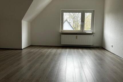 Sanierte Großzügige 2- Zimmer Wohnung ab sofort verfügbar zimmer